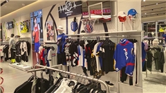斐樂服裝店展柜定制-中強(qiáng)展柜廠