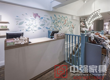 南京m＆p服裝店設(shè)計展柜制作