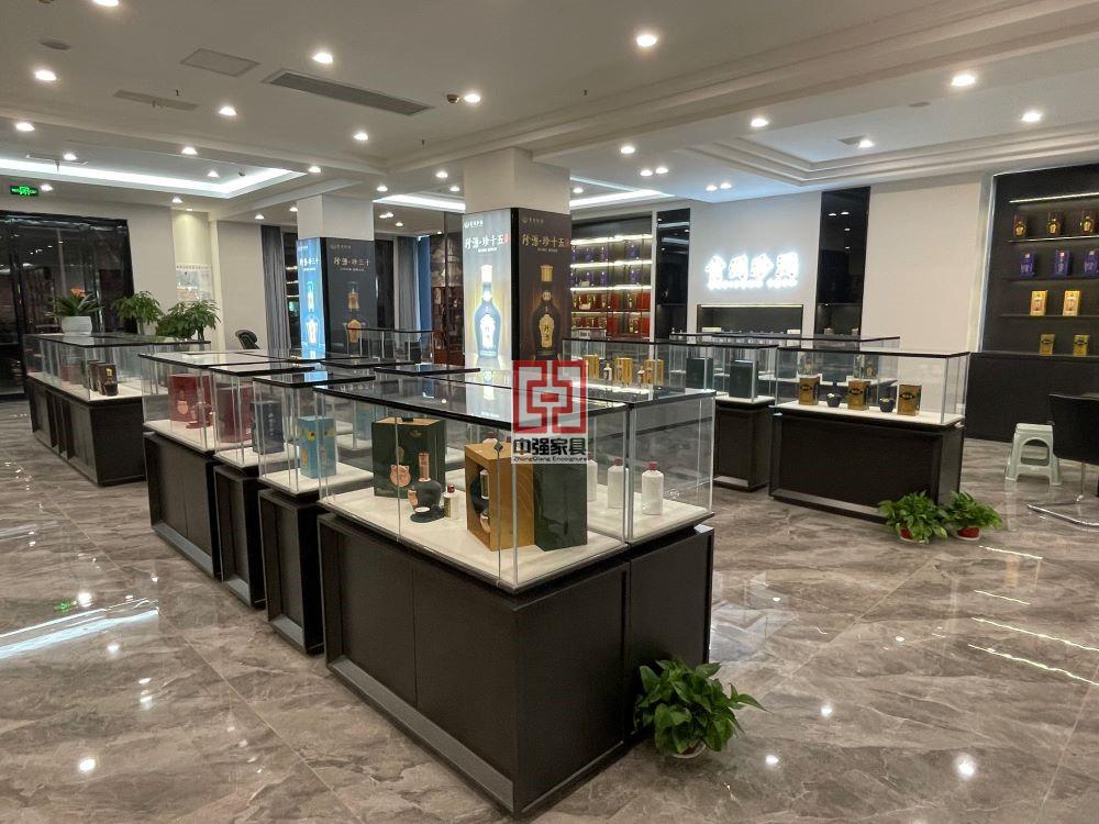 精雕細(xì)琢，尊貴呈現(xiàn)——江蘇中強(qiáng)煙酒展柜，定制您的高端品位之旅-中強(qiáng)展柜廠